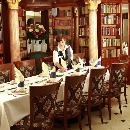 Lauenforde Hotel Vier Spitzen מראה חיצוני תמונה