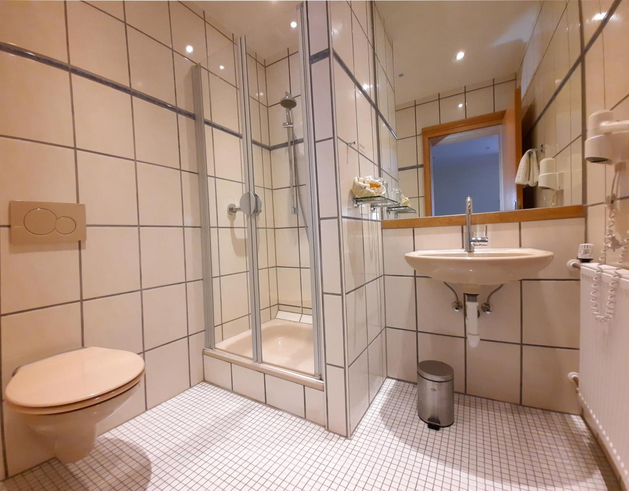 Lauenforde Hotel Vier Spitzen מראה חיצוני תמונה