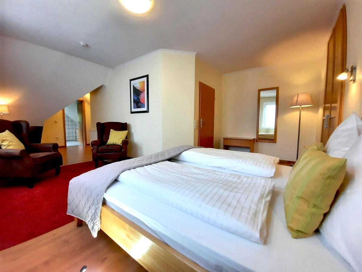 Lauenforde Hotel Vier Spitzen מראה חיצוני תמונה