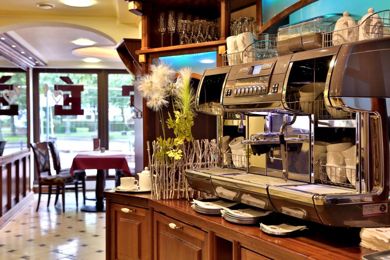 Lauenforde Hotel Vier Spitzen מראה חיצוני תמונה