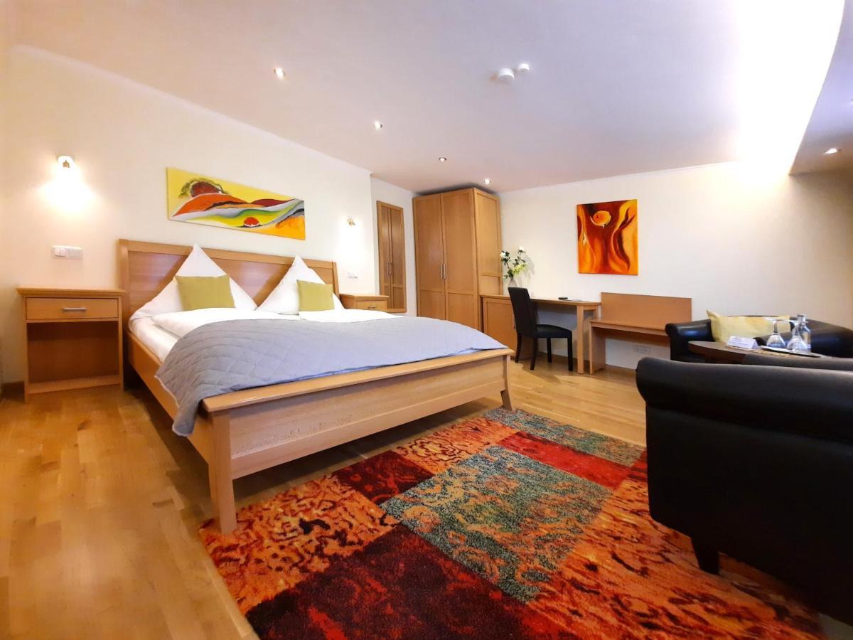 Lauenforde Hotel Vier Spitzen מראה חיצוני תמונה