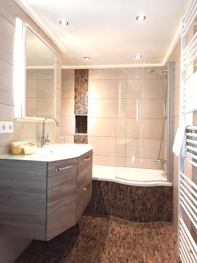 Lauenforde Hotel Vier Spitzen מראה חיצוני תמונה